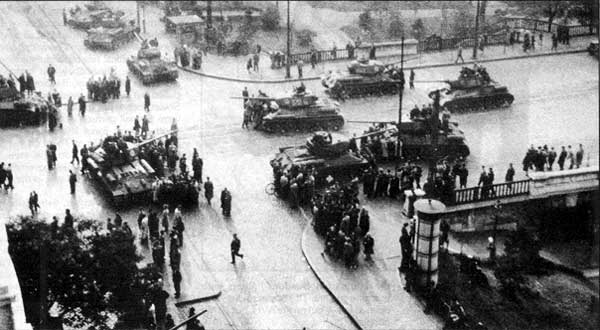 Soviets return to Budapest 1956